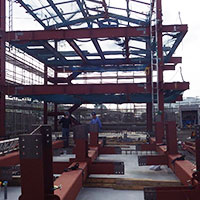 鉄骨造建築の工事現場３